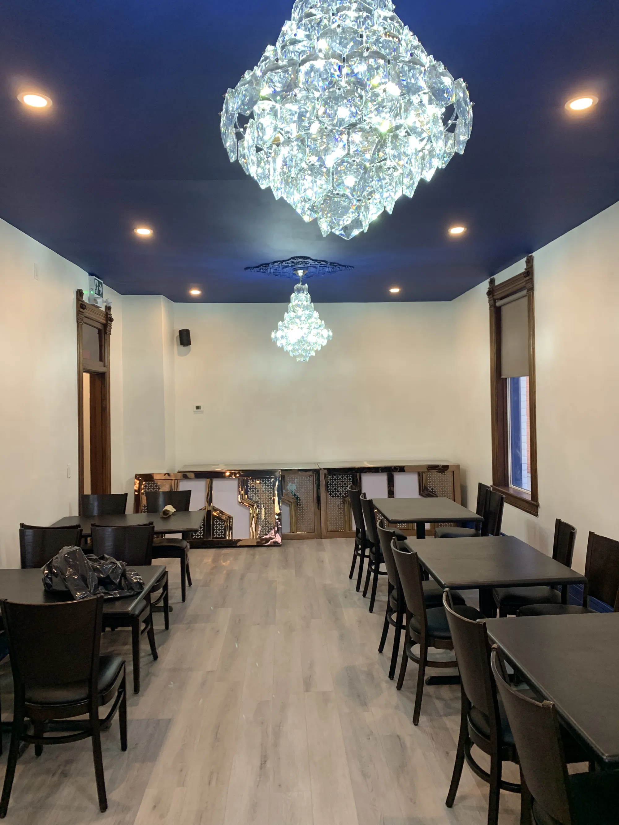 Restaurant lighting installation
