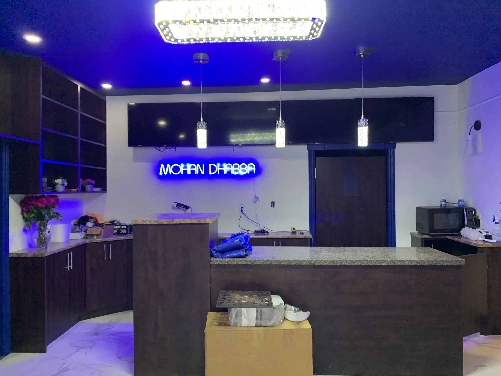 Restaurant lighting installation